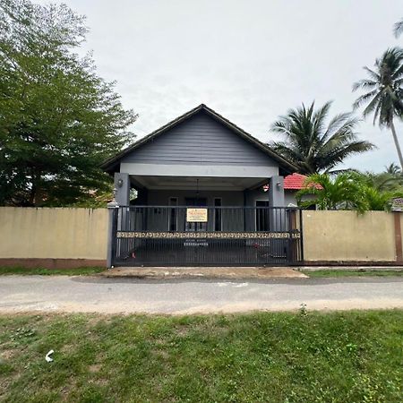 Relaxs Homestay Кота Бару Екстериор снимка