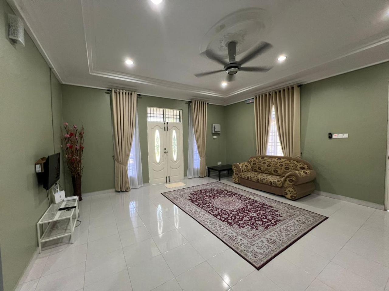 Relaxs Homestay Кота Бару Екстериор снимка