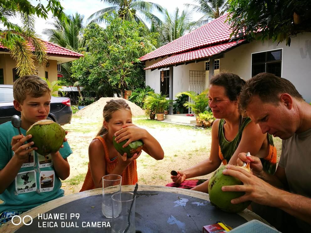 Relaxs Homestay Кота Бару Стая снимка