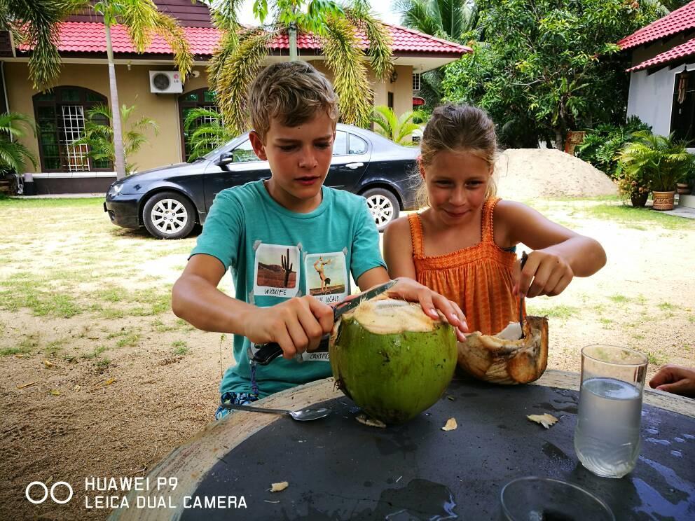 Relaxs Homestay Кота Бару Стая снимка
