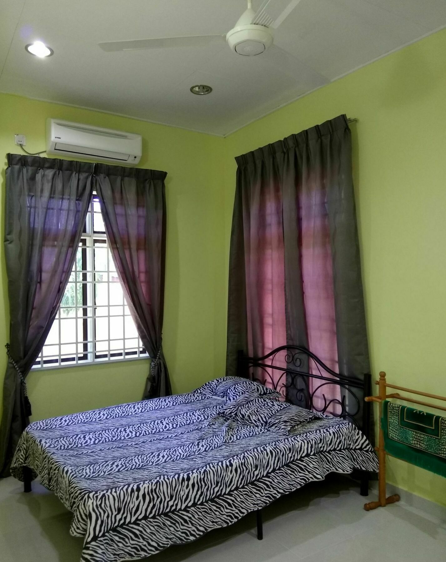 Relaxs Homestay Кота Бару Екстериор снимка